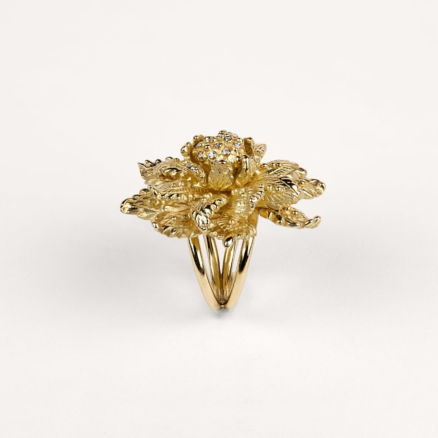 Bague fleur tropicale tremblante Cabinet de curiosité diamants et or jaune recyclé 18k 750/1000