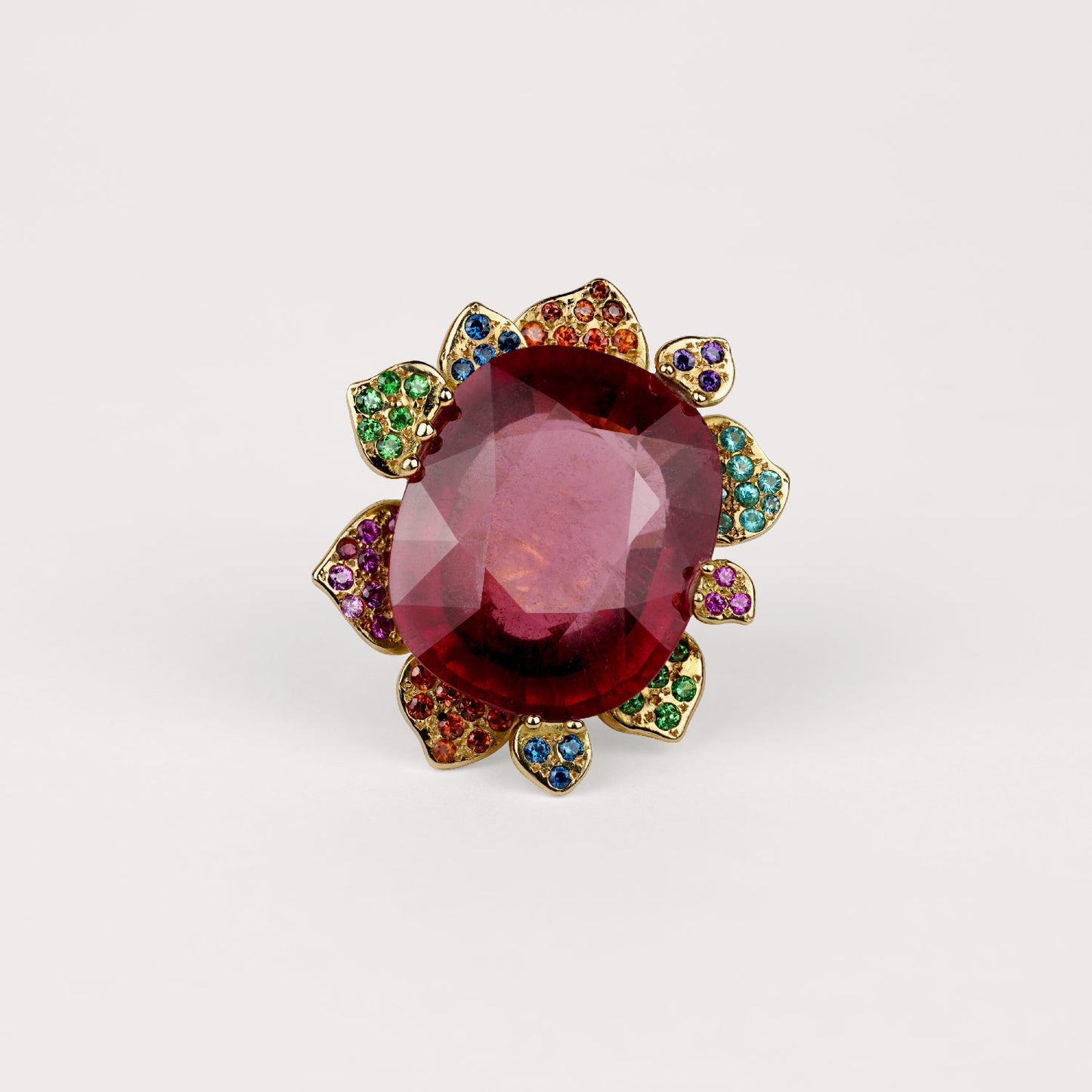 Bague ludmilla Cabinet de curiosité rubellite magistrale rose poudrée, saphirs oranges, violets, fuchsias et or jaune recyclé 18k 750/1000