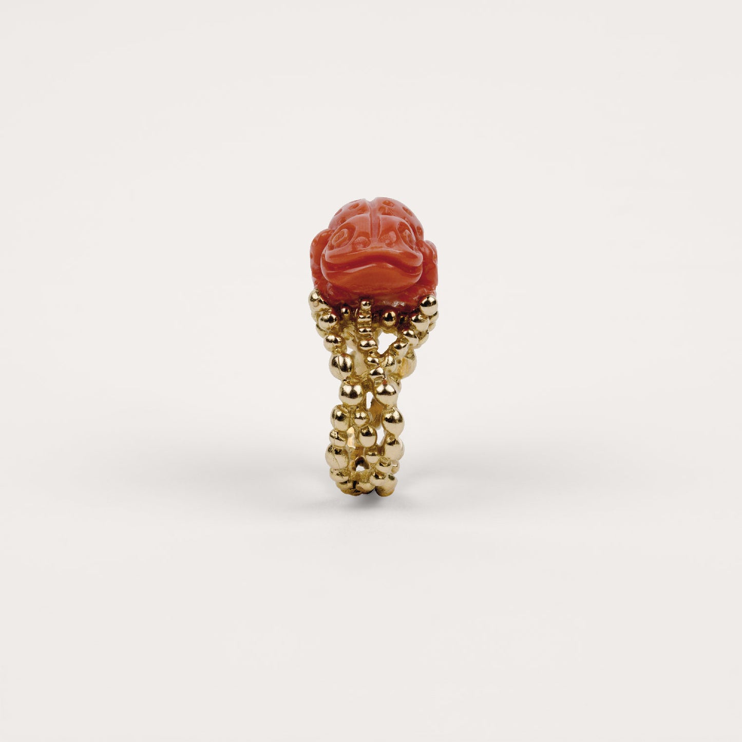 Bague Prodigieux bestiaire grenouille en liberté, entrelacé de boules d'or, corail et or jaune recyclé 18k 750/1000