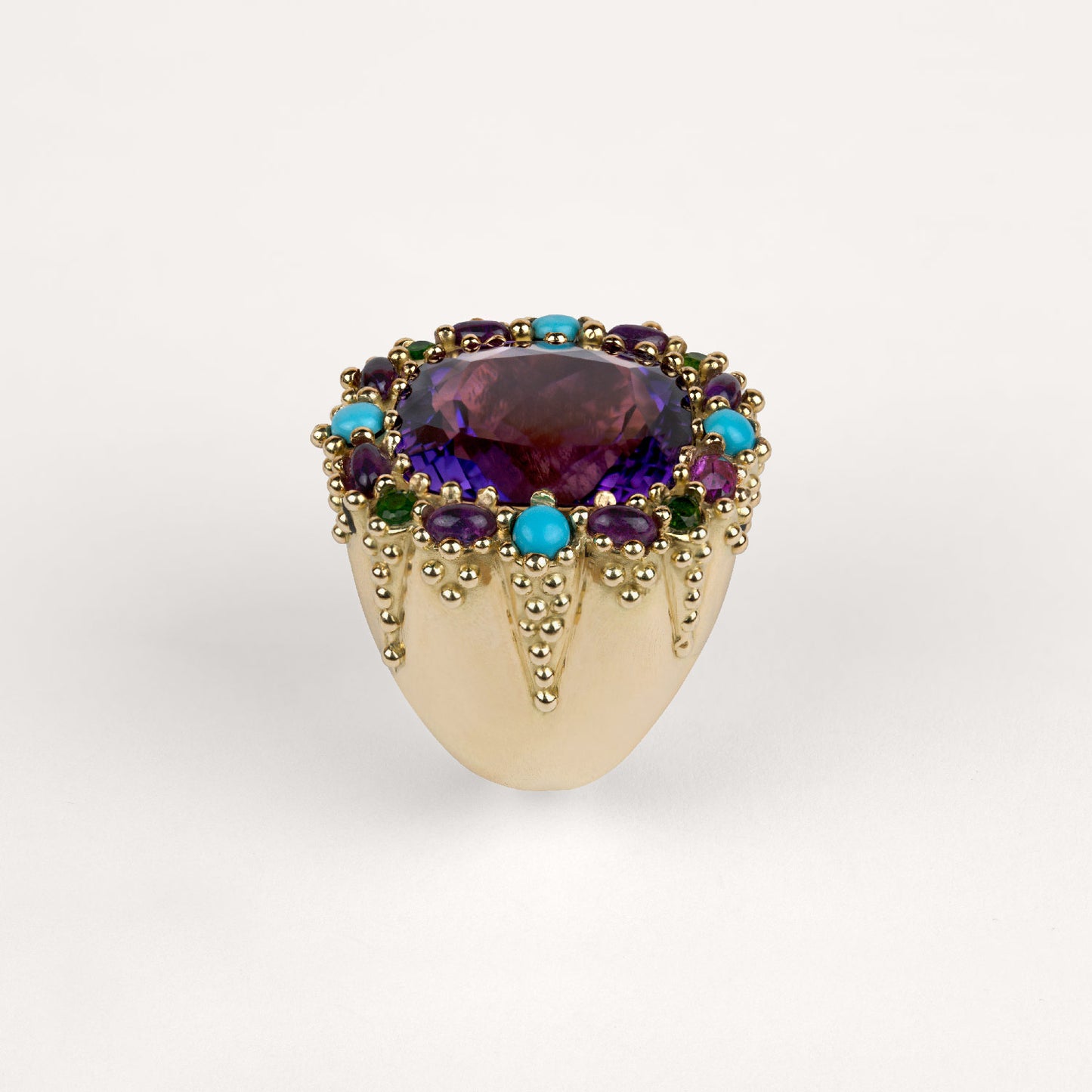 Bague ciel poétique Cabinet de curiosité améthyste forme coussin, turquoise, améthystes et or jaune recyclé 18k 750/1000