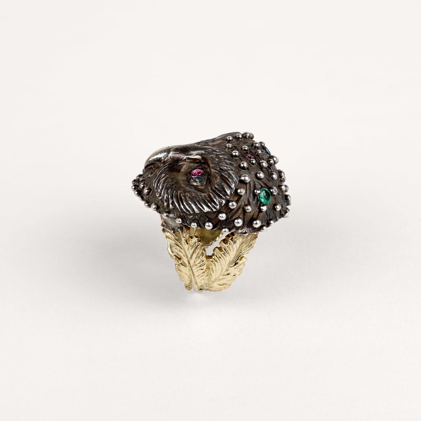 Bague chouette anneau poétique Cabinet de curiosité argent rhodié noir, rubis, grenat tsavorite et saphir