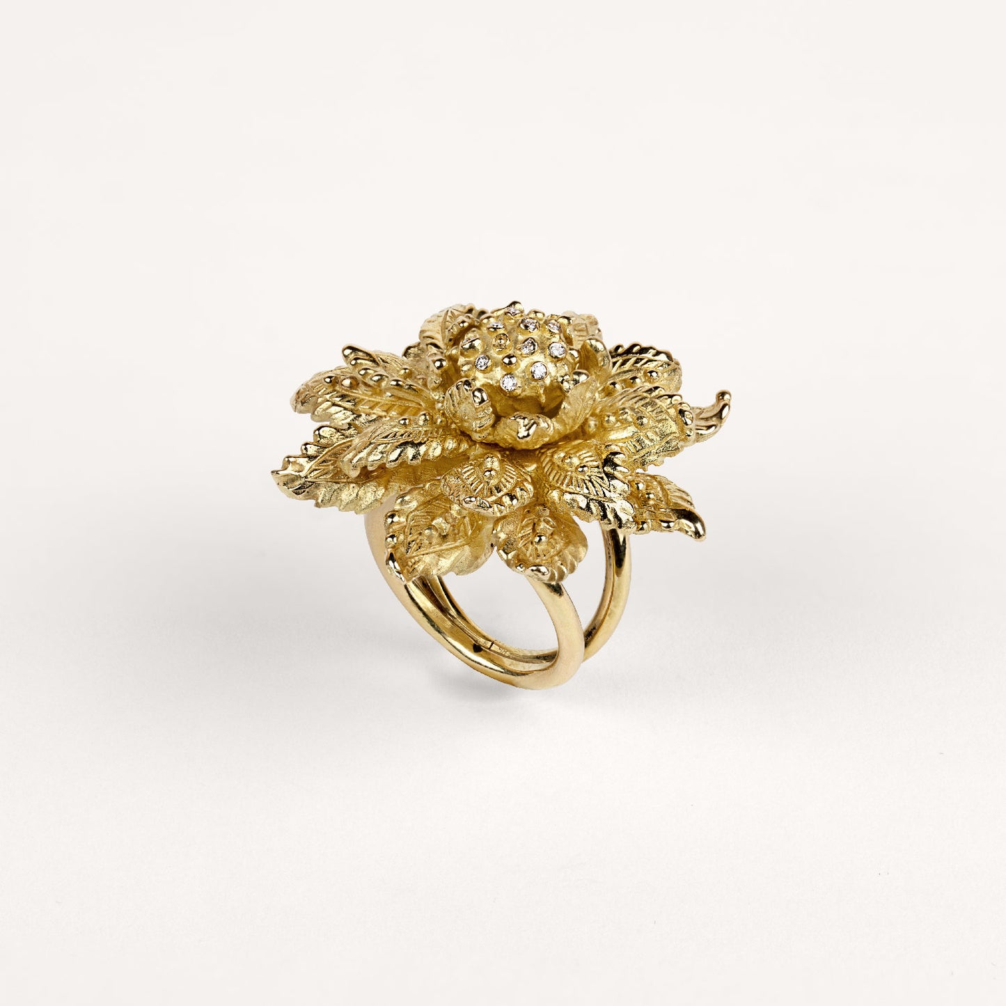 Bague fleur tropicale tremblante Cabinet de curiosité diamants et or jaune recyclé 18k 750/1000