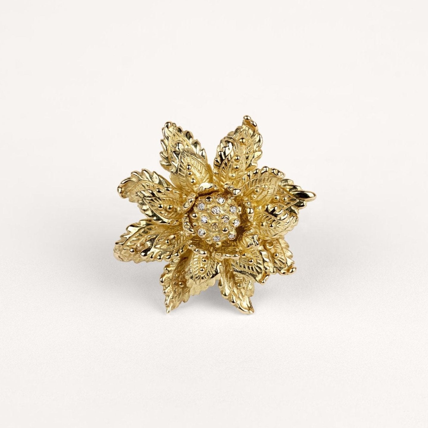 Bague fleur tropicale tremblante Cabinet de curiosité diamants et or jaune recyclé 18k 750/1000