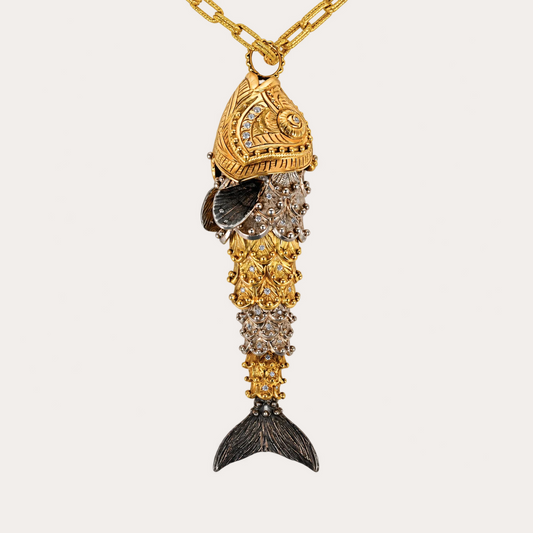 Pendentif Octave le magicien Cabinet de curiosité  poisson articulé, bélière perlée, diamants, or jaune 18k 750/1000 et argent noirci