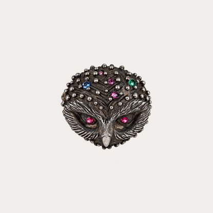Bague chouette anneau poétique Cabinet de curiosité argent rhodié noir, rubis, grenat tsavorite et saphir