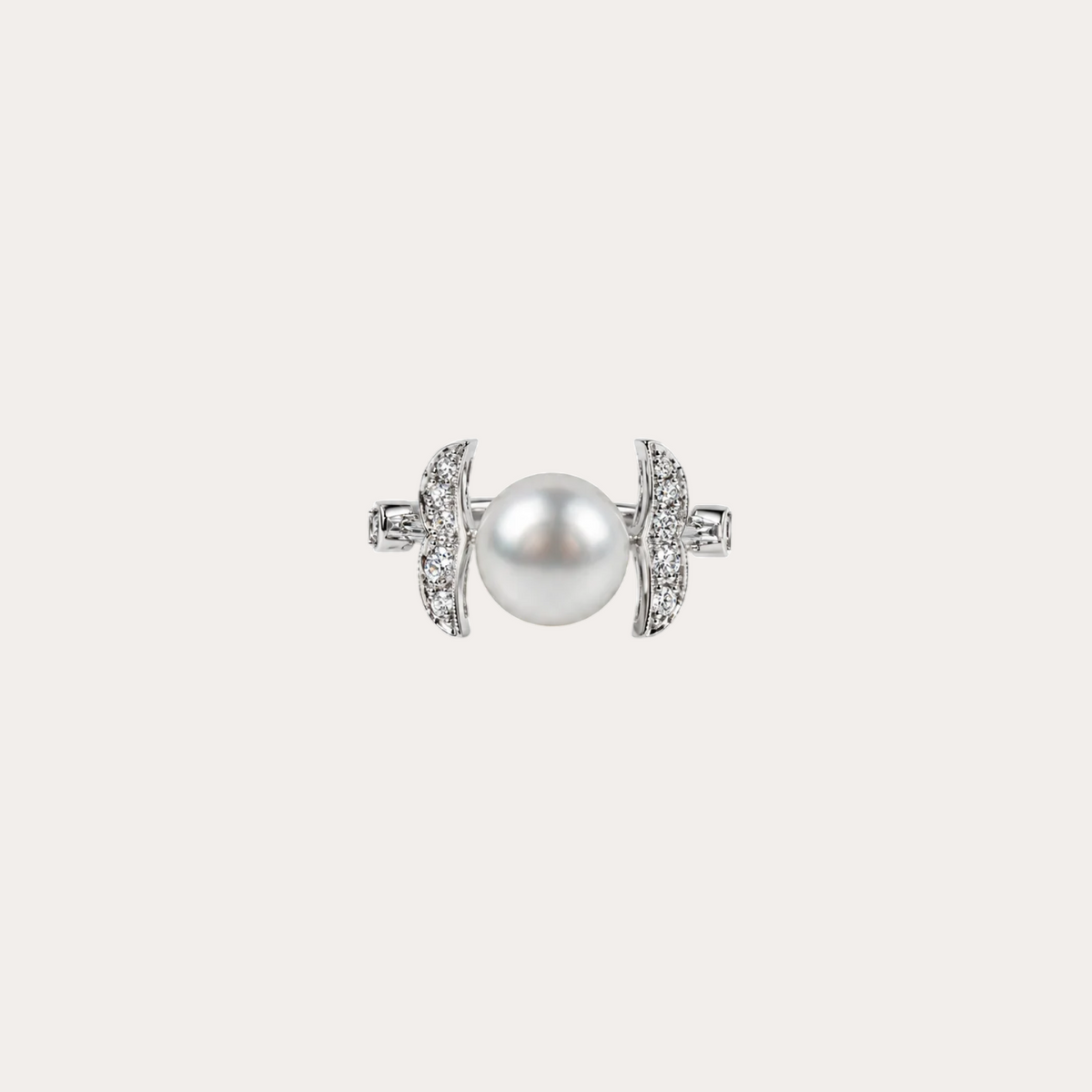 Bague Olympia perle blanche diamants et or blanc 18k 750/1000
