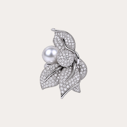 Bague Fée des Bois Cabinet de curiosité  perle de culture, diamants et or blanc 18k 750/1000