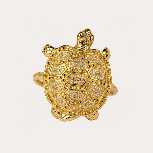 Bracelet Tortuga Cabinet de curiosité carapace finement ciselée, tête, pattes et queue articulées, jonc délicatement ciselé en forme d'écaille, diamants et or jaune 18k 750/1000
