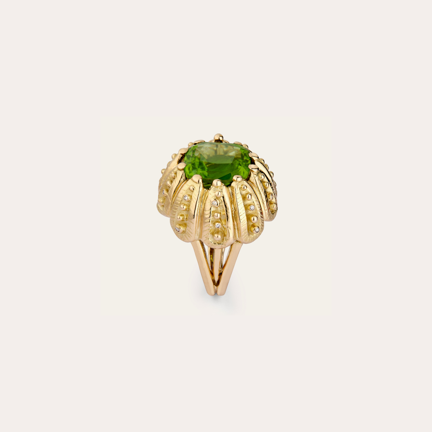 Bague Cabinet de curiosité péridot, diamants et or jaune 18K 750/1000