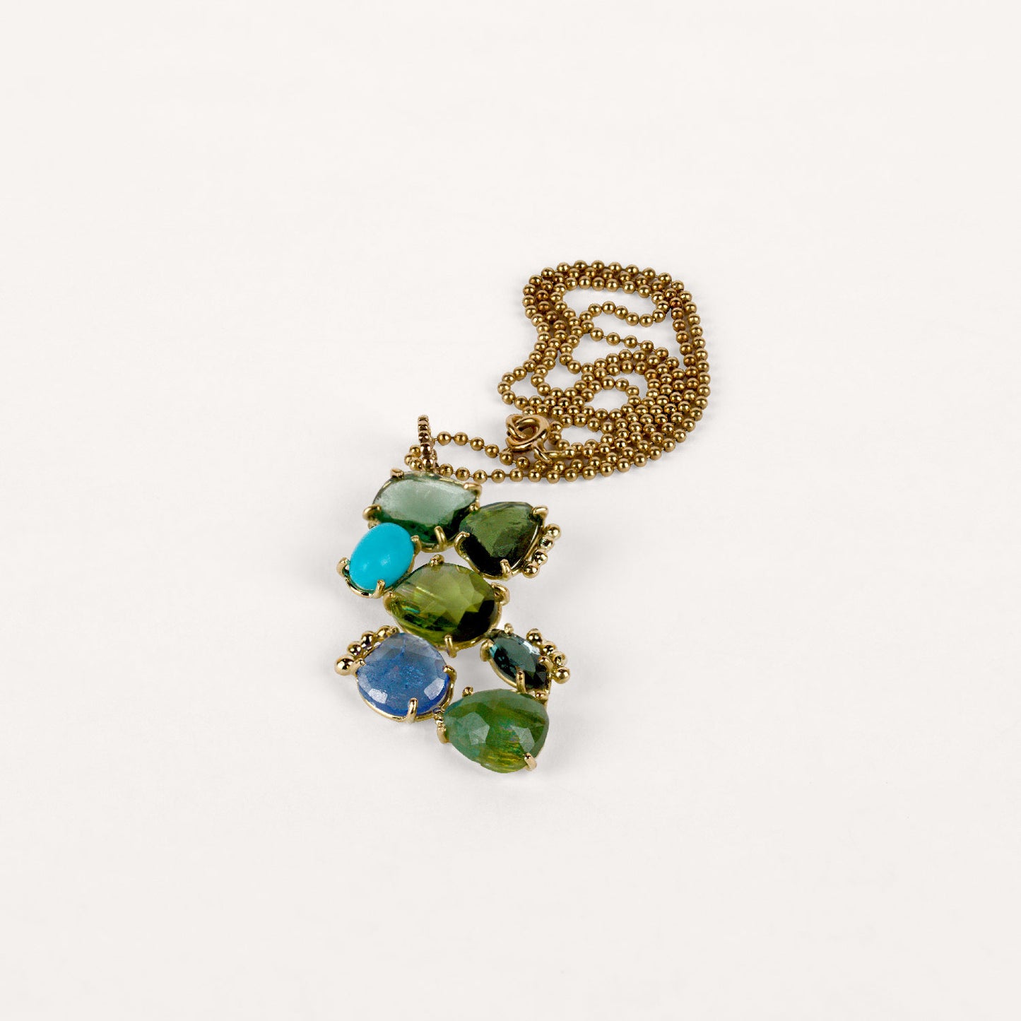 Pendentif Madame est la plus belle saphir, tourmalines polki vertes, turquoise et or jaune recyclé 18k 750/1000