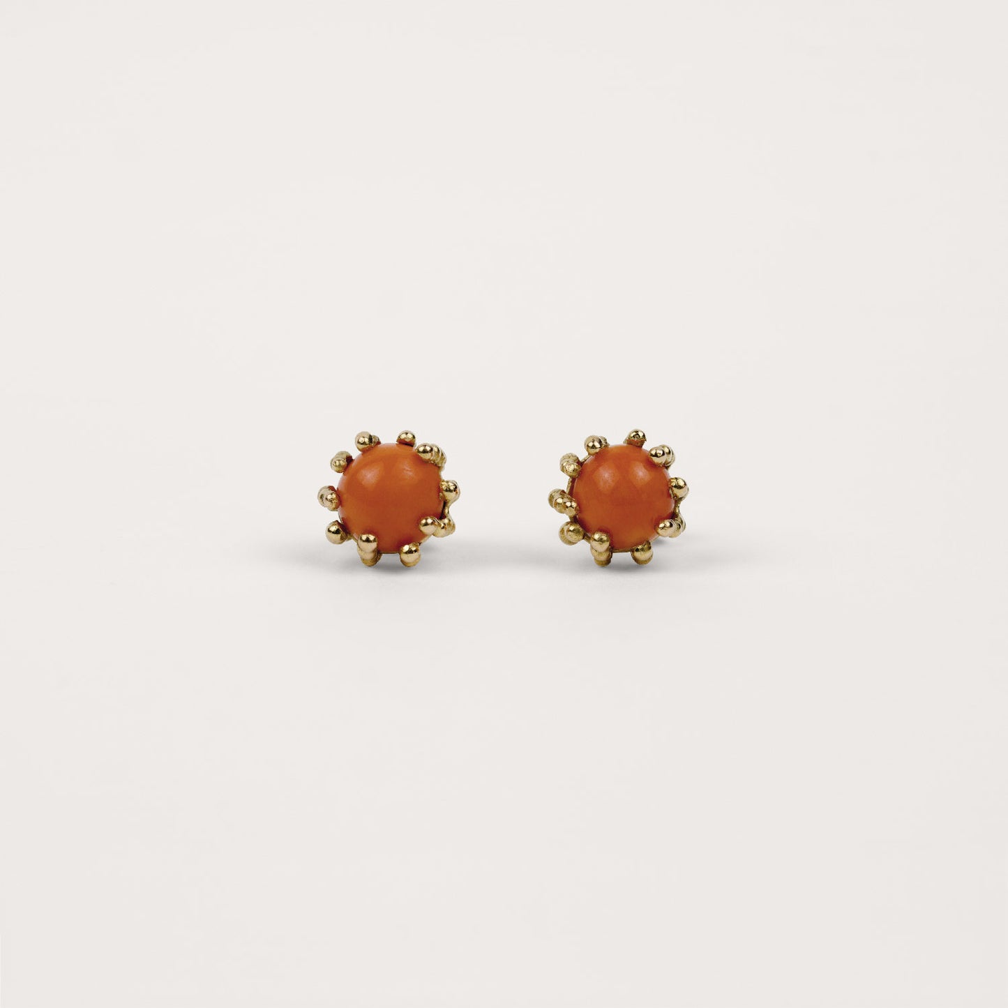 Boucles d'oreilles Boules d'amour corail et or jaune recyclé 18k 750/1000