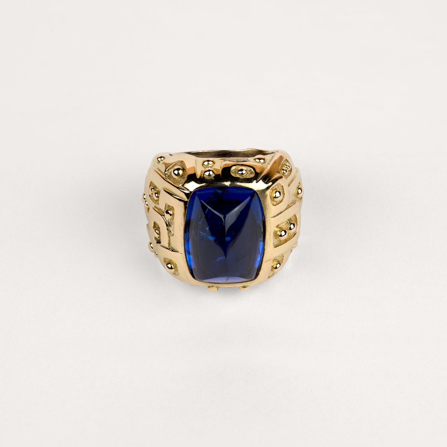 Bague Sirène de Namibie Cabinet de curiosité tanzanite taille pain de sucre et or jaune recyclé 18k 750/1000