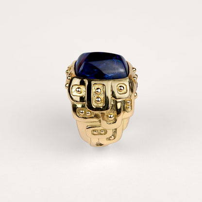 Bague Sirène de Namibie Cabinet de curiosité tanzanite taille pain de sucre et or jaune recyclé 18k 750/1000