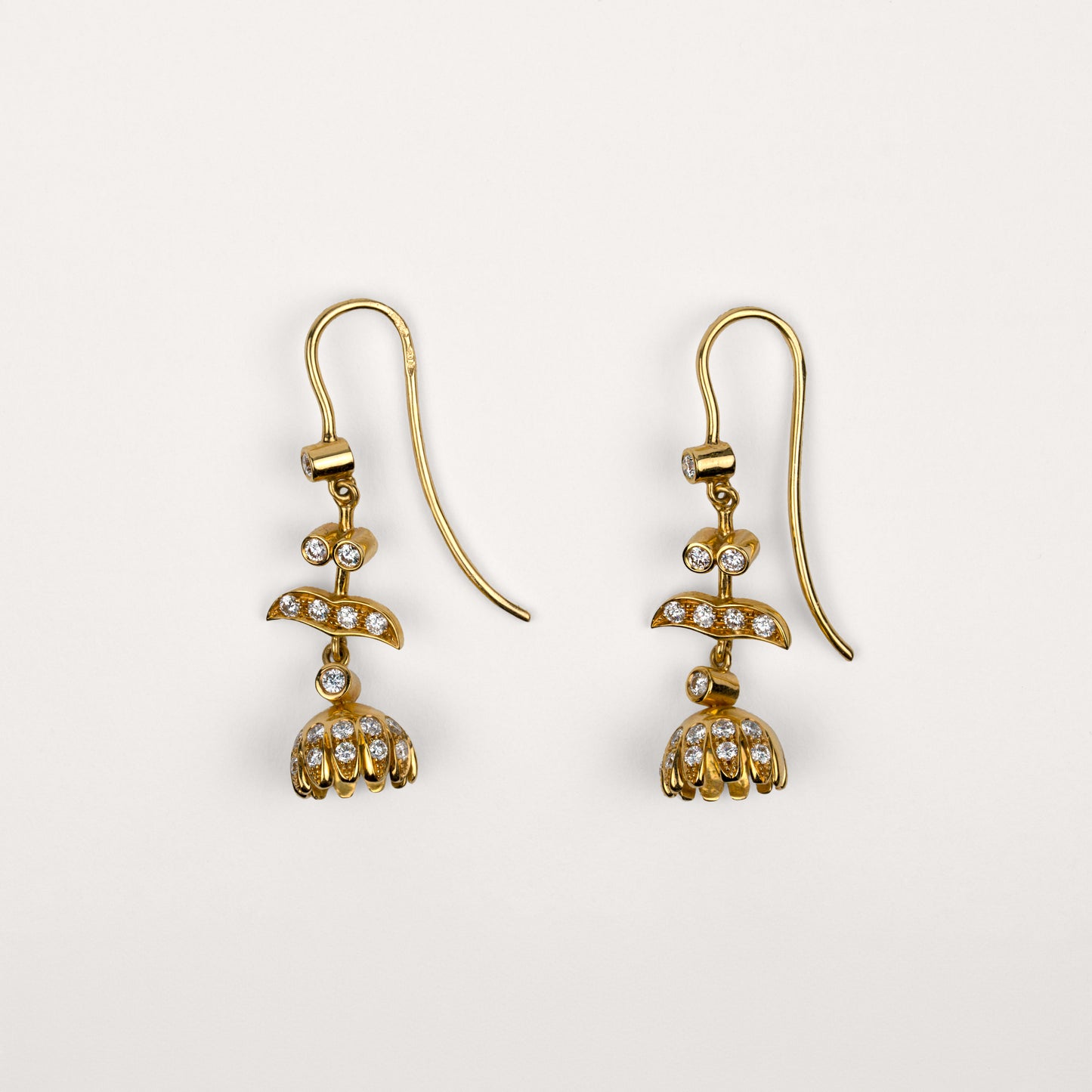 Boucles d'oreilles Olympia clochettes, diamants et or jaune recyclé 18k 750/1000