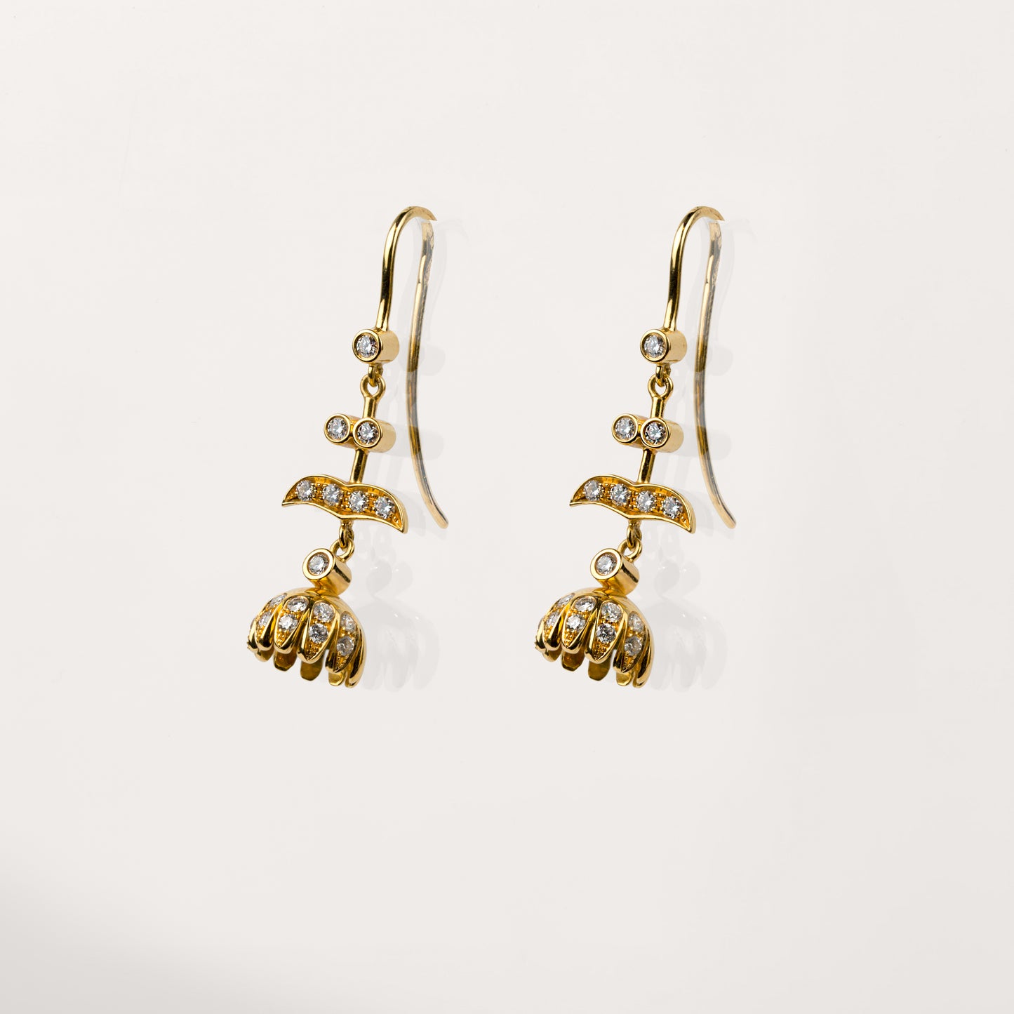 Boucles d'oreilles Olympia clochettes, diamants et or jaune recyclé 18k 750/1000