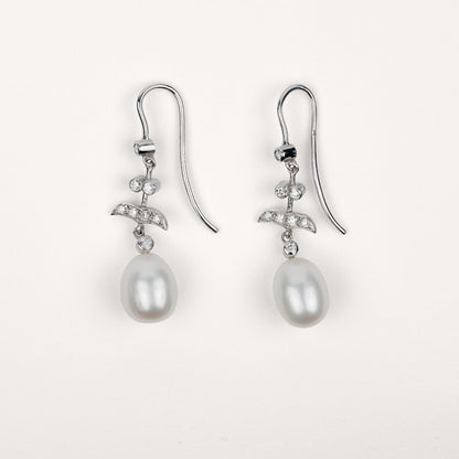 Boucles d'oreilles Olympia perle blanche, diamants et or blanc recyclé 18k 750/1000