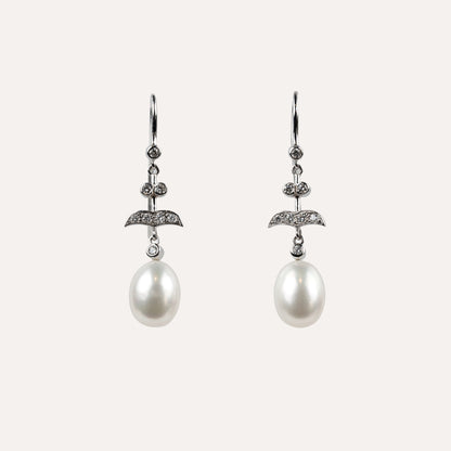 Boucles d'oreilles Olympia perle blanche, diamants et or blanc recyclé 18k 750/1000