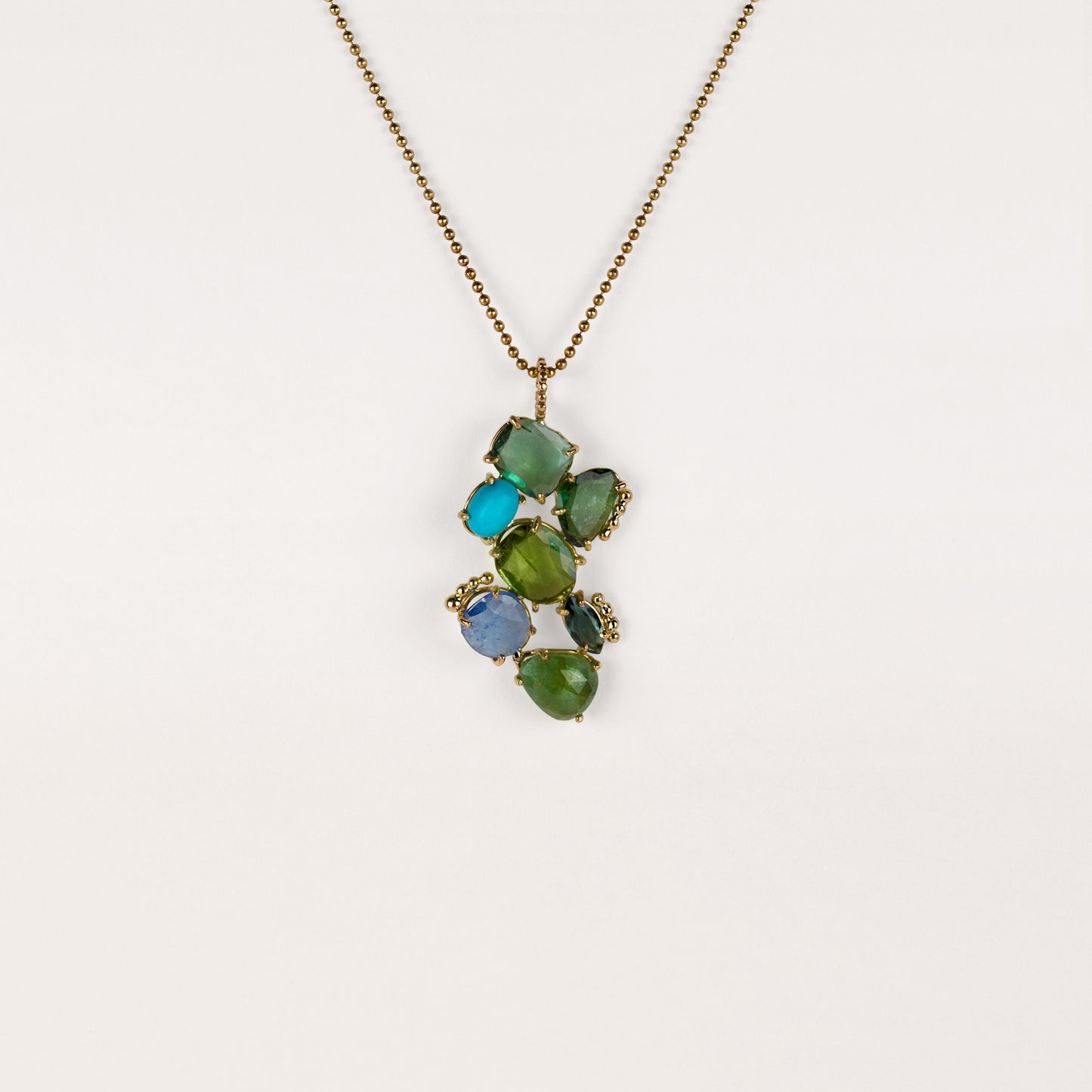 Pendentif Madame est la plus belle saphir, tourmalines polki vertes, turquoise et or jaune recyclé 18k 750/1000