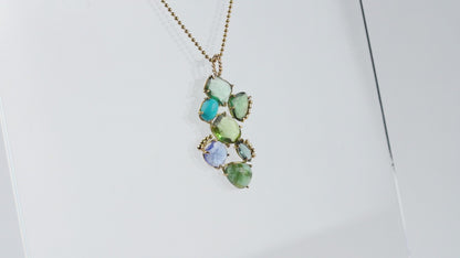 Pendentif Madame est la plus belle saphir, tourmalines polki vertes, turquoise et or jaune recyclé 18k 750/1000