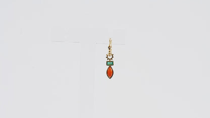 Charm Bohème pour créole, corail marquise, émeraude taille baguette et or jaune recyclé 18k 750/1000