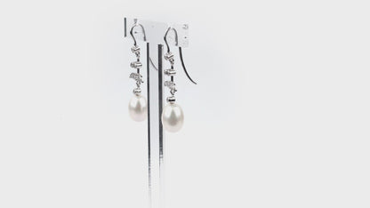 Boucles d'oreilles Olympia perle blanche, diamants et or blanc recyclé 18k 750/1000